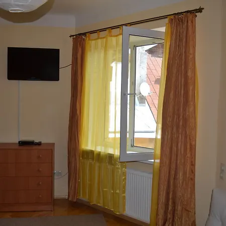 біля цитаделі